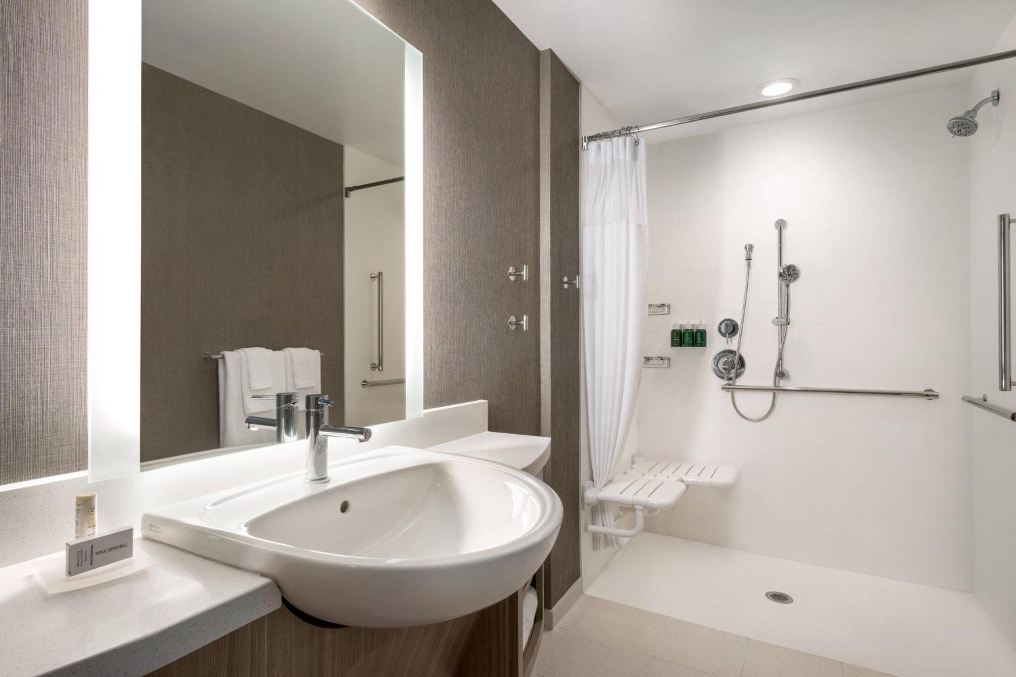 Springhill Suites By Marriott Milwaukee West/Wauwatosa Ngoại thất bức ảnh